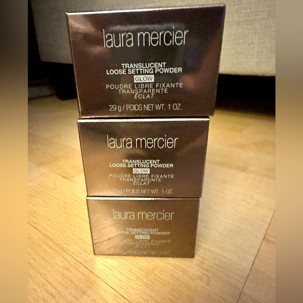Laura Mercier Glow Setting Powder